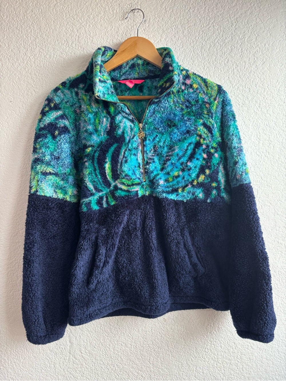 Lilly Pulitzer Keala Sherpa Popover Top Hoodie Low Tide Navy Catty Medium - Picture 2 of 8